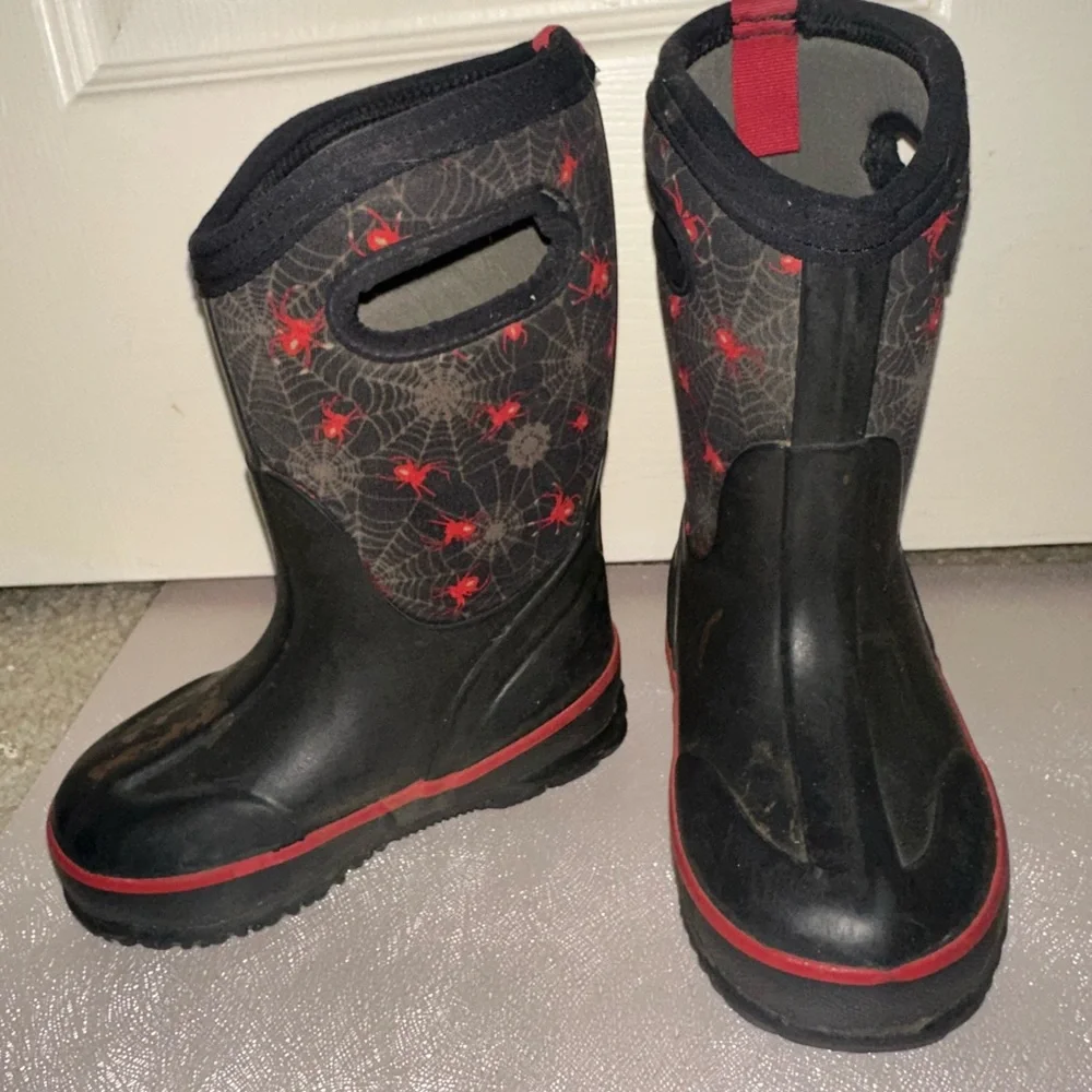 Bogs creepy crawly Black and Red Spiderweb Kids Rain & Snow Boots 9